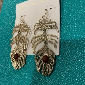 EUC Kendra Scott Vintage Feather Gold Earrings